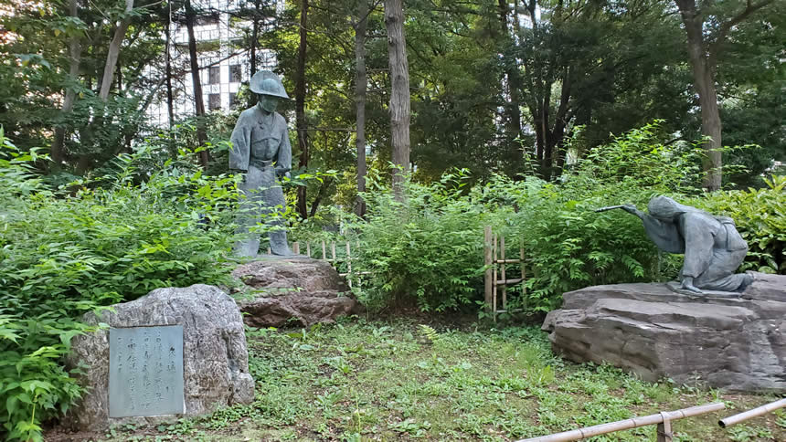  新宿中央公園にある「久遠の像」