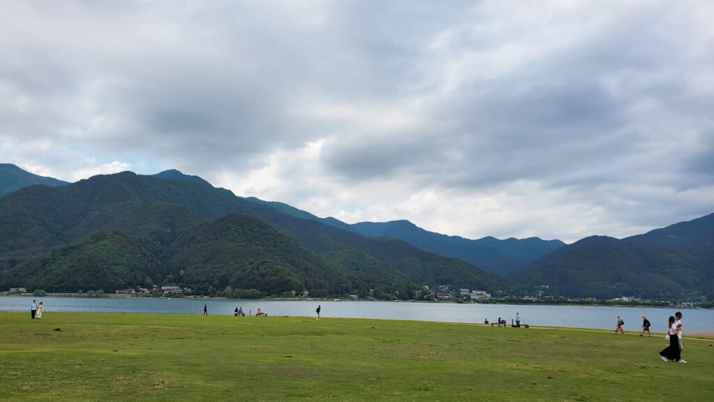 とても開放感があって河口湖と山の眺望や雰囲気も最高です♪