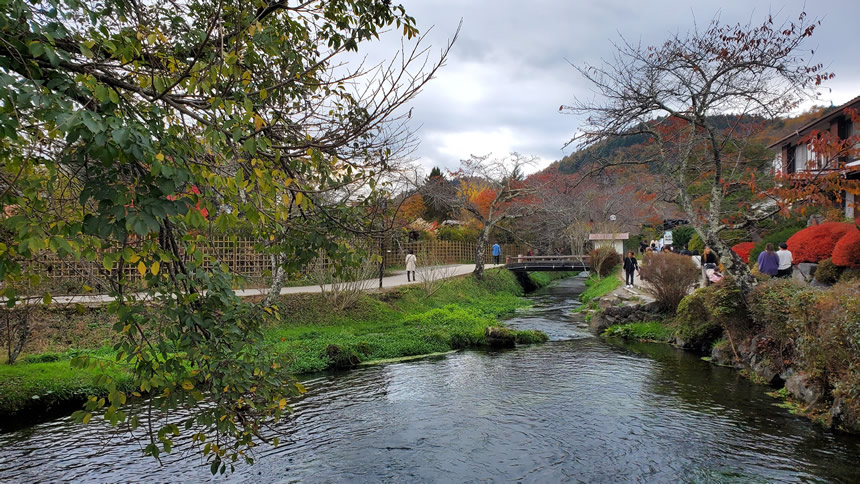 混雑したエリアから離れたので川沿いをのんまる達とお散歩しました♪