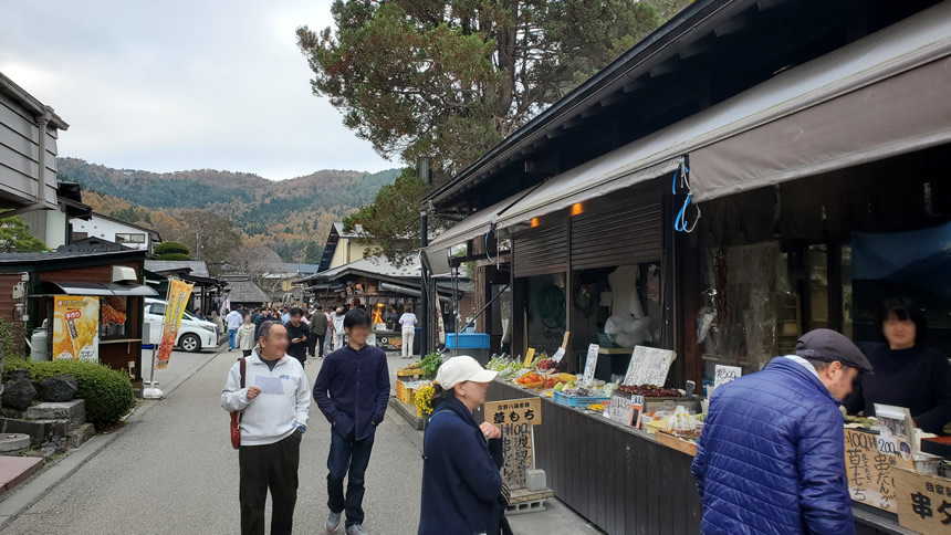 テイクアウト（食べ歩き）できるようなお店が多くあります。